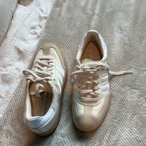 Nude colored sambas